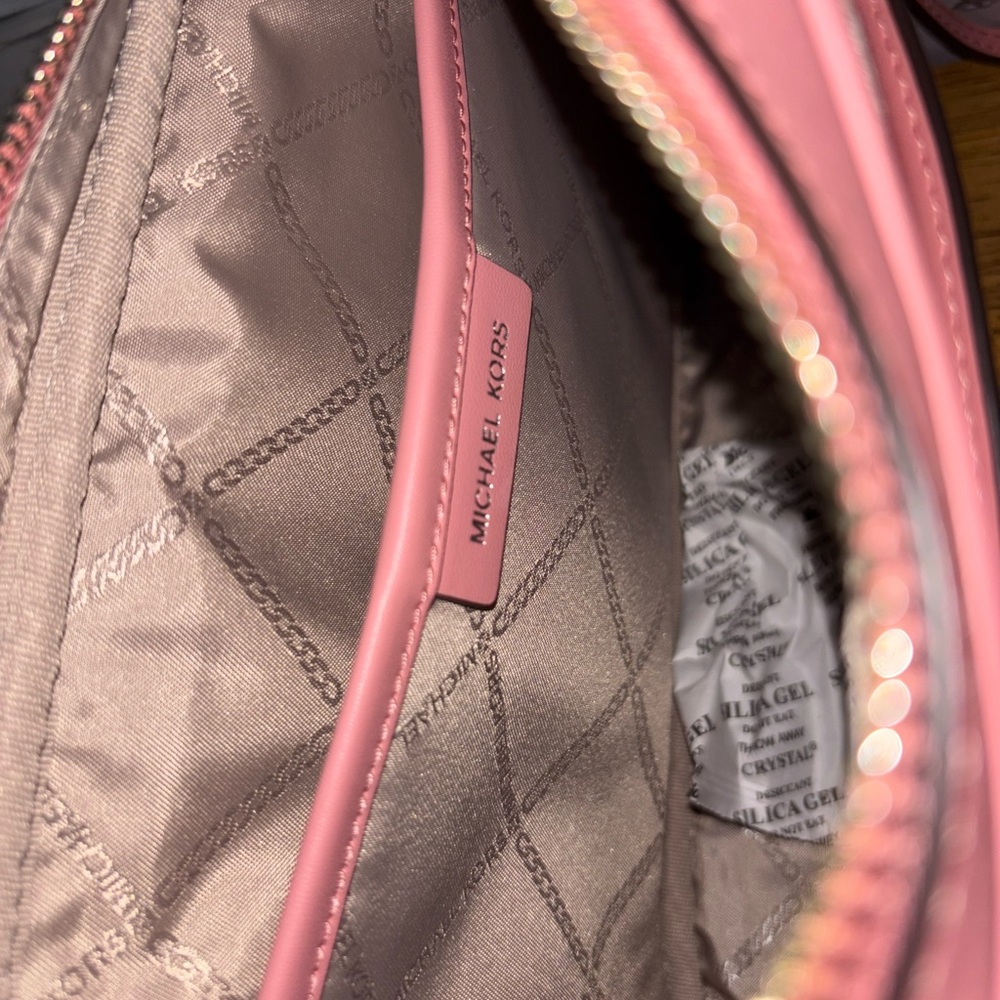 Michael Kors logo large East West camera crossbody bag. - Picture 8 of 11